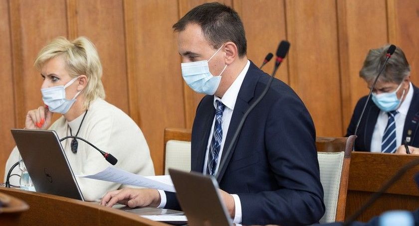 Sesja Sejmiku w poniedziałek. Radni wysłuchają informacji o stanie realizacji inwestycji drogowych