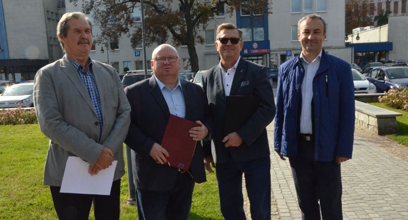 Trzeci most we Włocławku, grzebowisko i podwyżki. O co jeszcze walczą radni PIS ?