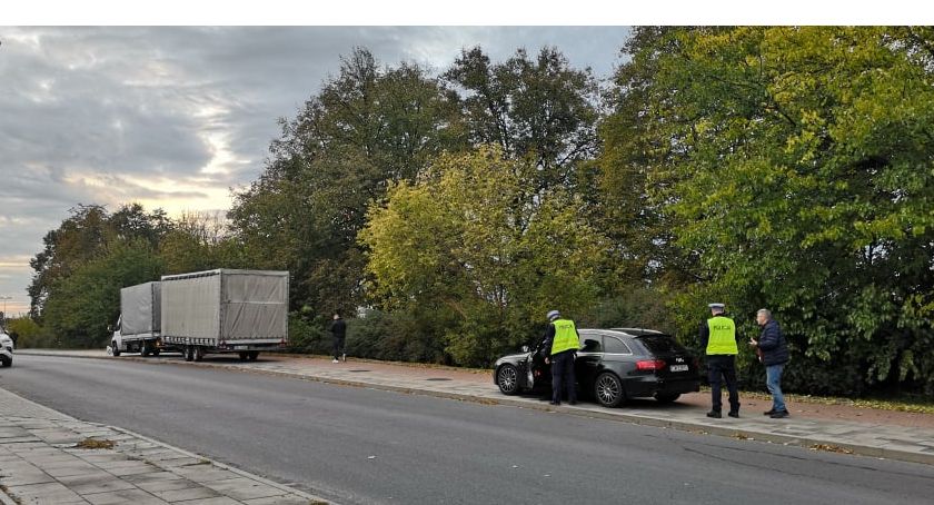 Wypadek na skrzyżowaniu Barska i Leśna we Włocławku. Zderzyły się samochód dostawczy z osobówką [ZDJĘCIA]