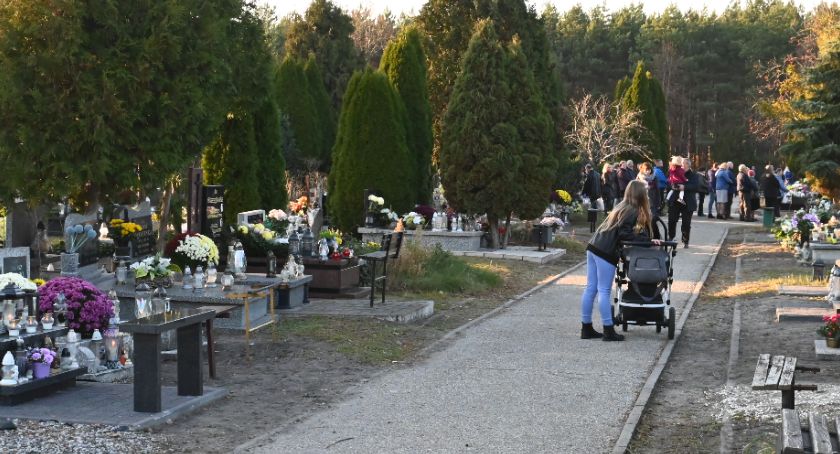 Włocławek: Wszystkich Świętych na cmentarzu w Pińczacie [ZDJĘCIA]