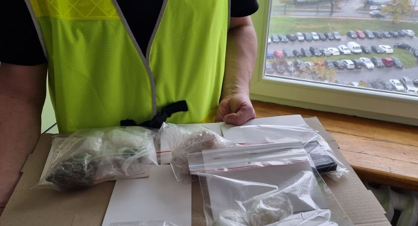 Kopali i grozili pozbawieniem życia w centrum Lubrańca. Trzech mężczyzn z zarzutami