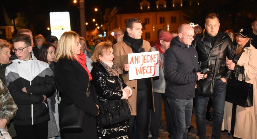 Protest po tragicznej śmierci Izabeli z Pszczyny we Włocławku [ZDJĘCIA, VIDEO]