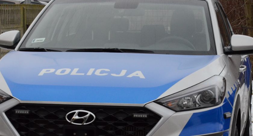 Ford uderzył w przyczepkę mercedesa w Fabiankach
