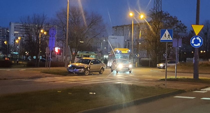Włocławek: Wypadek z udziałem autobusu i osobówki na Falbance