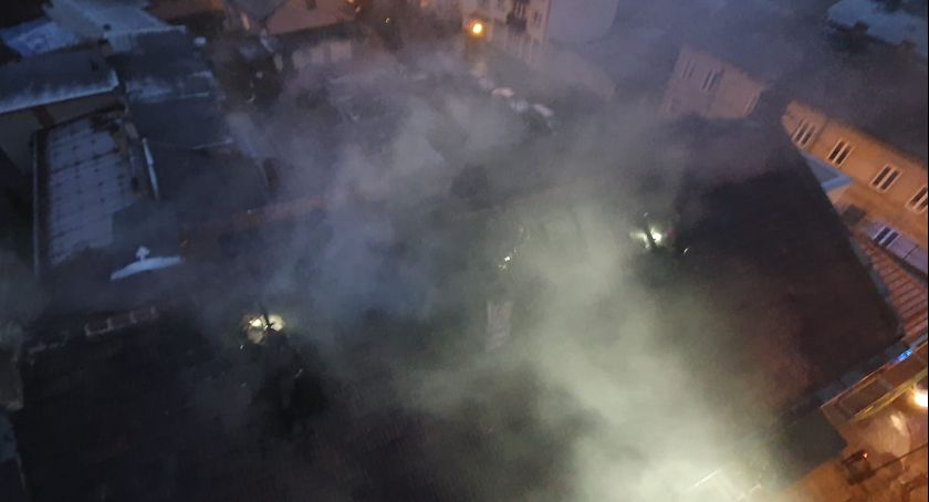 Pożar w kamienicy na Łęgskiej we Włocławku. Co z mieszkańcami ? Straż Miejska dementuje 