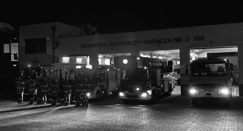 Strażacy we Włocławku oddali hołd tragicznie zmarłym w wypadku w Czernikowie
