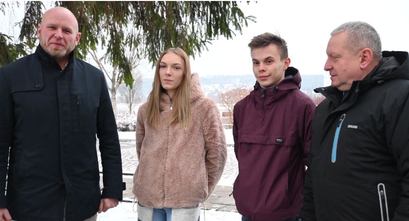 Zakochani bohaterowie z włocławskich szkół. Estera i Adrian pomogli rannej w wypadku kobiecie