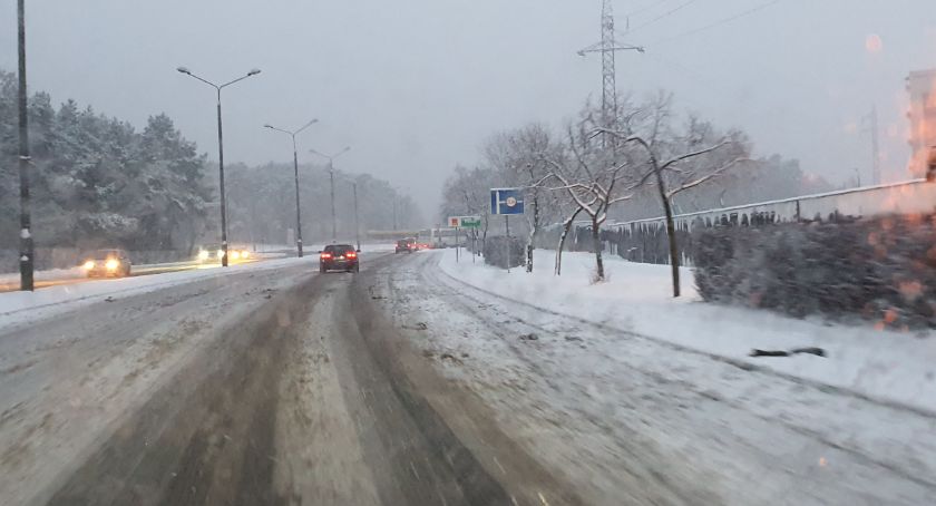 Atak zimy we Włocławku i okolicach. Zobaczcie jak wyglądają drogi [ZDJĘCIA VIDEO]