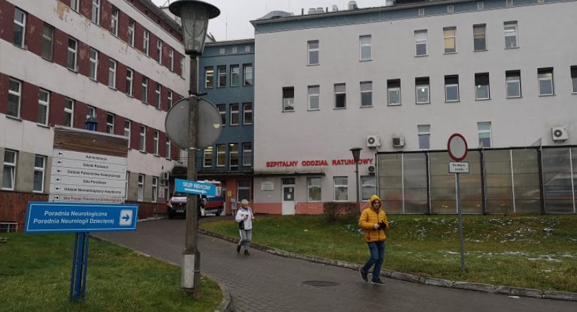 Koronawirus w szpitalu we Włocławku. Częściowo zawieszono przyjęcia do jednego z oddziałów
