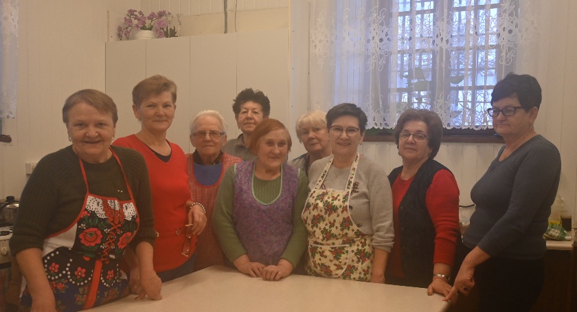 Gmina Lubraniec:  Seniorzy wykonują ozdoby bożonarodzeniowe, różne zimowe dekoracje, pierniczki