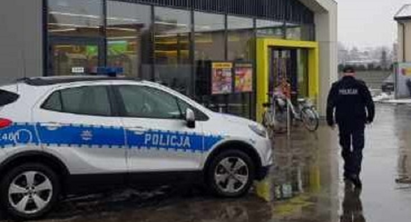 Kontrole sklepów we Włocławku i powiecie. Sprawdzają czy sprzedający i kupujący zakrywają usta, stosują dystans ...