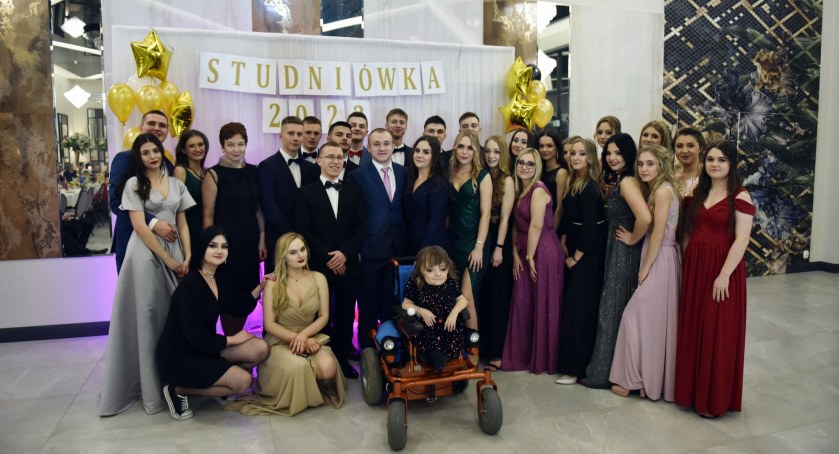 Studniówka 2022 LO w Lubrańcu za nami [ZDJĘCIA]