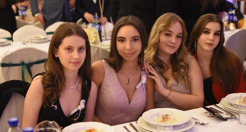 Studniówka 2022 we Włocławku: LO Baczyński cz 2