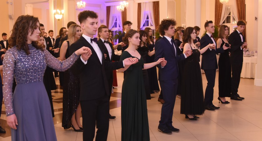 Studniówka 2022 Włocławek: Liceum im. Ziemi Kujawskiej cz. 2 [ZDJĘCIA]