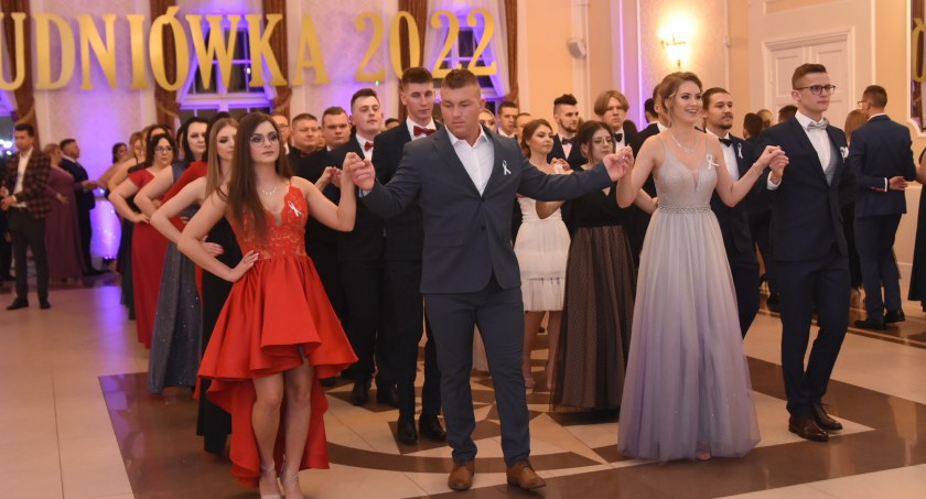 Studniówka 2022 Włocławek: Chemik cz. 1