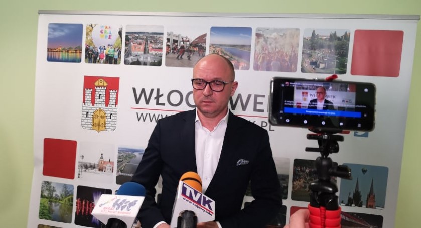 Pierwsi uchodźcy z Ukrainy trafią do Włocławka. Prezydent o paliwach i dostawach ciepła i wody