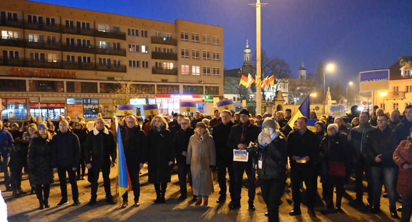 Włocławek solidarny z Ukrainą na Placu Wolności [ZDJĘCIA, VIDEO]