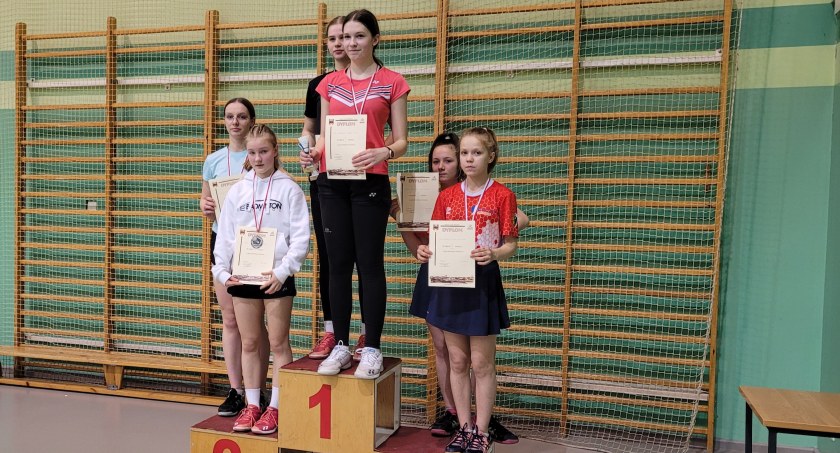 Zawodnicy UKS START SMÓLNIK na podium w Solcu Kujawskim. Przed nimi kolejne turnieje