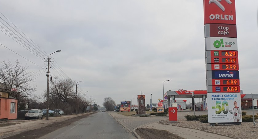 Szaleństwo cenowe na stacjach po inwazji na Ukrainę. Czy braknie paliwa? Orlen wydał komunikat