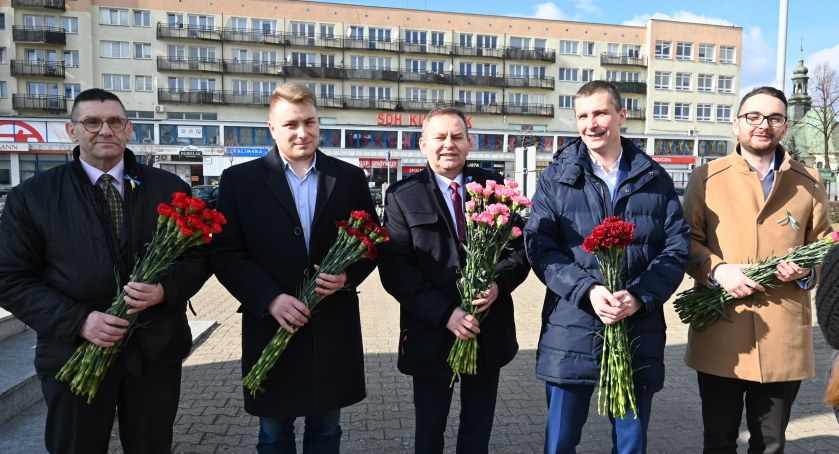 Dzień Kobiet 2022 we Włocławku: Lewica składała życzenia i wręczała kwiaty