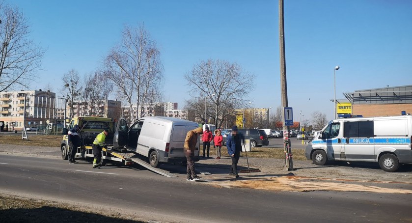 Zderzenie opla z mercedesem na Zielnej we Włocławku