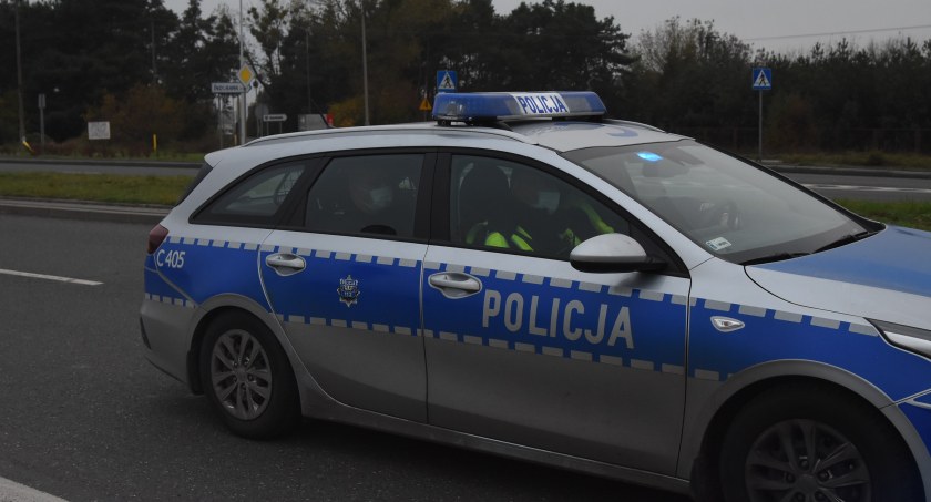Policyjny pościg za Nissanem we Włocławku. 40-latek uciekał ścieżką rowerową