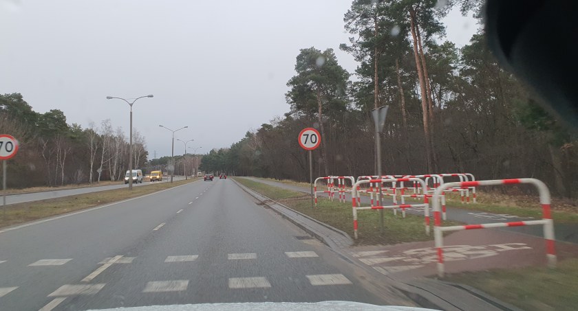 Feralny przejazd rowerowy na Alei Kazimierza Wielkiego. Tu ostatnio sypały się ogromne mandaty