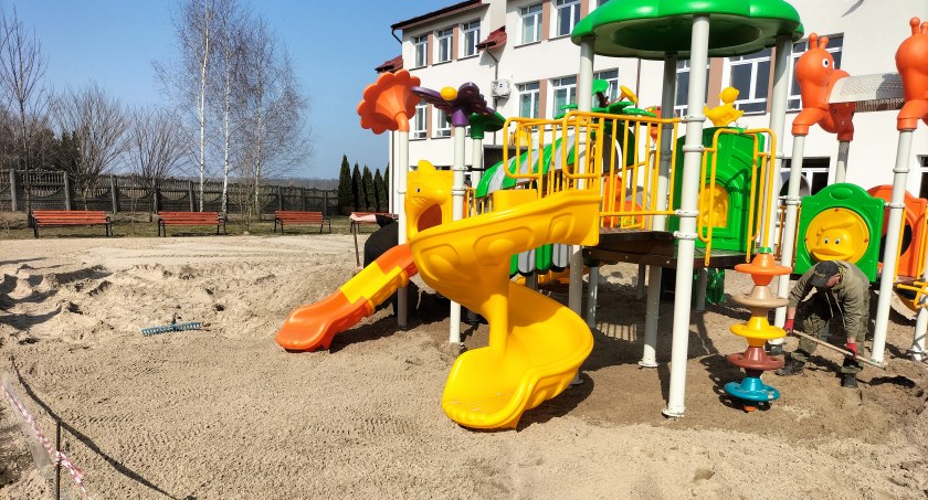 Rozbudują plac zabaw i przebudują infrastrukturę drogową w Gminie Baruchowo