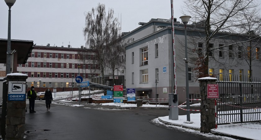 Szpital we Włocławku wstrzymuje przyjęcia na oddziały. Gdzie brakuje miejsc?