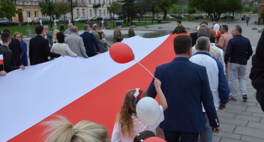 Dzień Flagi 2022 we Włocławku: Przejdą przez miasto ze 100 metrową flagą