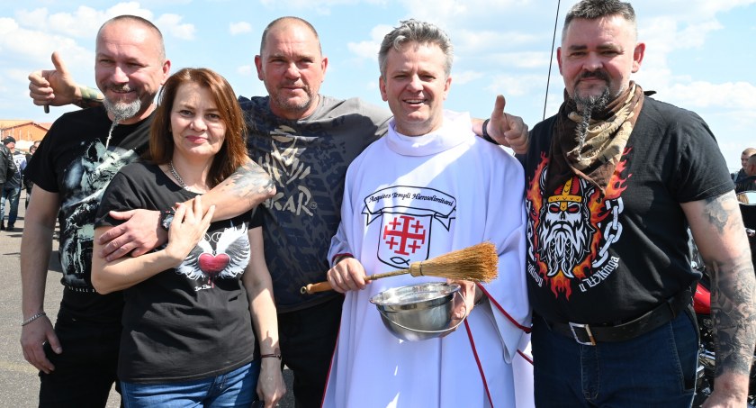 Majówka 2022 na lotnisku w Kruszynie. 2 tysiące motocyklistów rozpoczęło sezon pod Włocławkiem