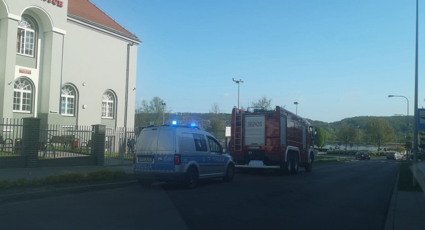 Alarmy bombowe we włocławskich szkołach. 7 jednostek straży w akcji