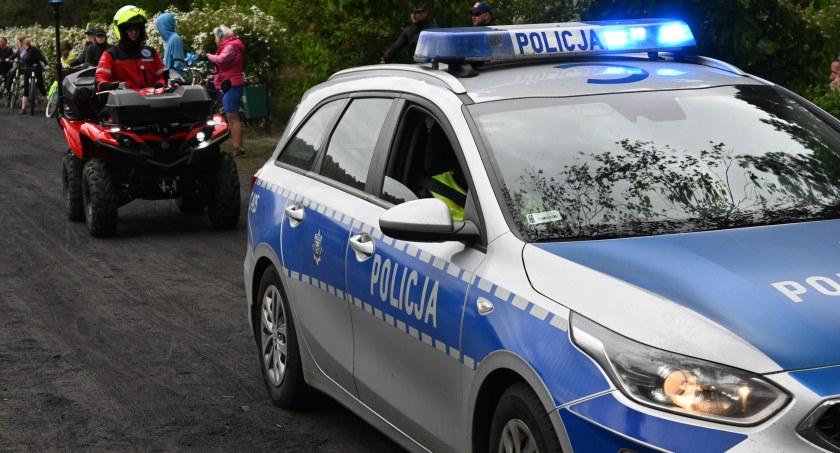 Bmw uderzyło w bariery na A1 w gminie Lubień Kujawski
