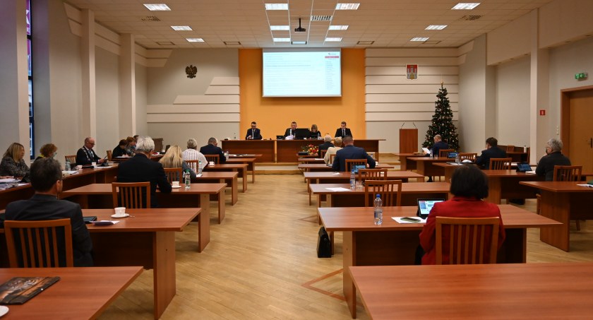 Skarga na dyrektora włocławskiej szkoły. Teraz zajmą się nią radni