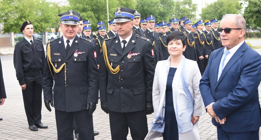 Powiatowy Dzień Strażaka 2022 we Włocławku. Były awanse i odznaczenia za ofiarną służbę [LISTA]
