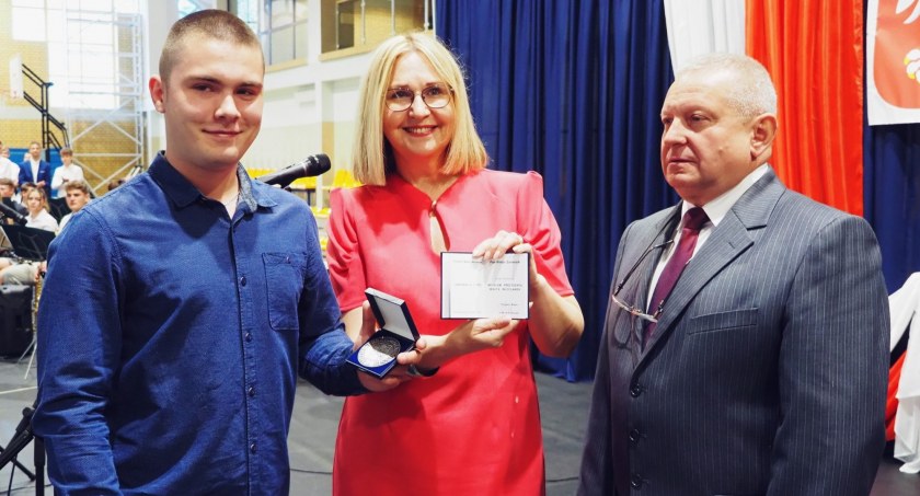 Medal Prezydenta Włocławka dla Wiktora Zamerskiego. Uratował kobietę zaatakowaną nożem