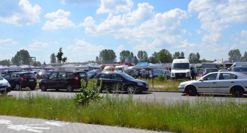 Zmiana organizacji ruchu przy Pchlim Targu we Włocławku. Posypią się mandaty?