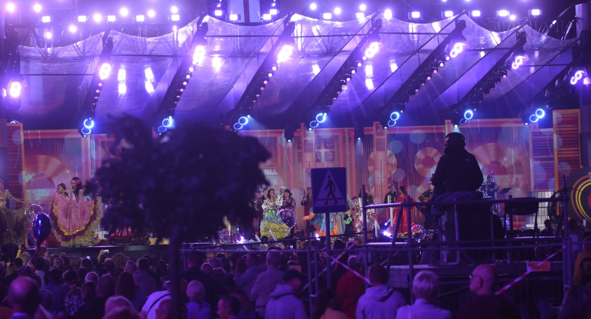 Bitwa Regionów w Kaniewie.  Przegląd Kapel Weselnych i D-BOMB na pikniku