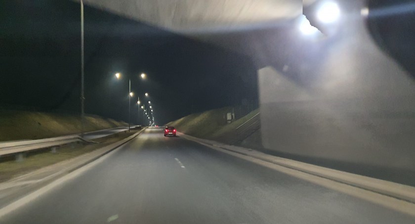 28-latek jechał BMW 182 km/h Aleją Królowej Jadwigi we Włocławku. Kierowca ukarany mandatem 2500 zł