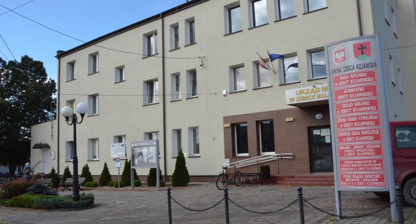 Nieprawidłowości w Urzędzie Miejskim w Izbicy Kujawskiej. Kilkadziesiąt tysięcy na nagrody