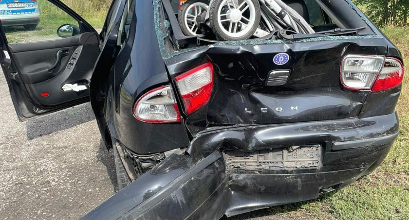 Zderzenie busa z osobówką na drodze krajowej nr 62