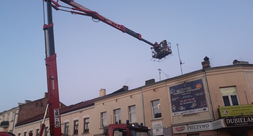 Pożar przy ulicy Warszawskiej we Włocławku. W akcji 5 jednostek straży