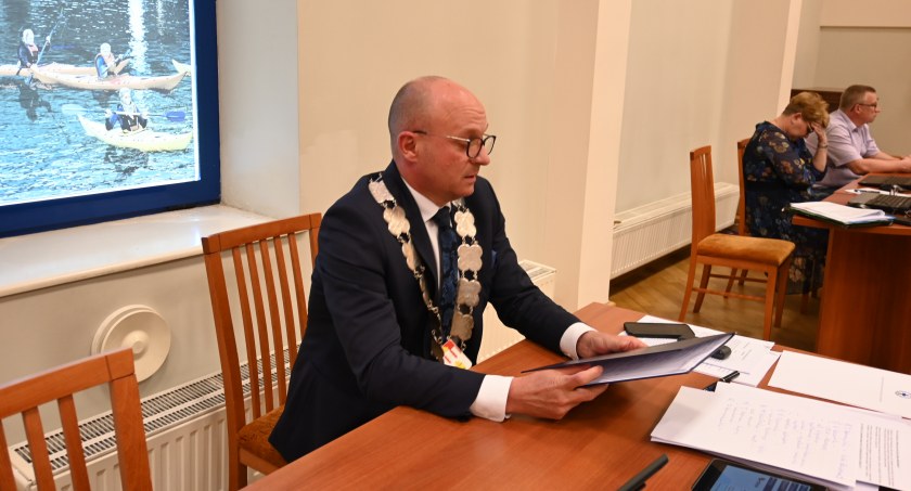 Prezydent Włocławka w ogniu pytań. Chodziło nie tylko o dostawy węgla. Miasto weźmie blisko 100 milionów pożyczki