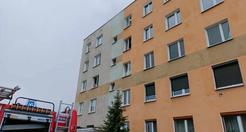 Pożar mieszkania we Włocławku. 5 zastępów straży w akcji