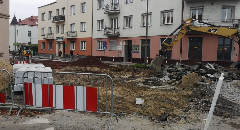  Trwa przebudowa ulicy Kilińskiego we Włocławku. Wiemy kiedy skończy się ostatni etap. Rondo wyłączone z ruchu