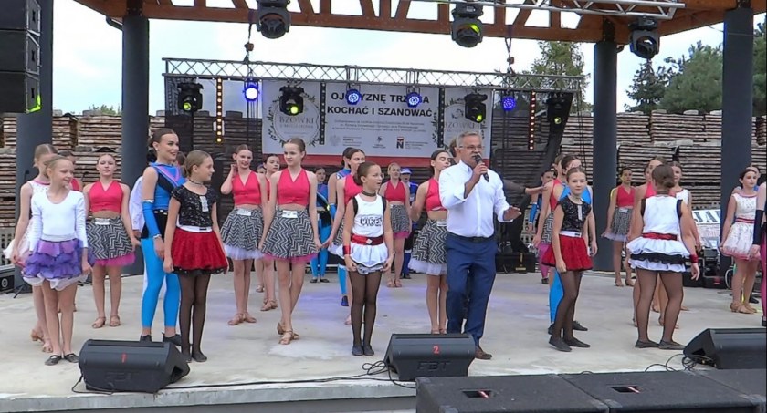 OJCZYZNĘ KOCHAĆ TRZEBA I SZANOWAĆ – FESTYN ŚRODOWISKOWY W MODZEROWIE