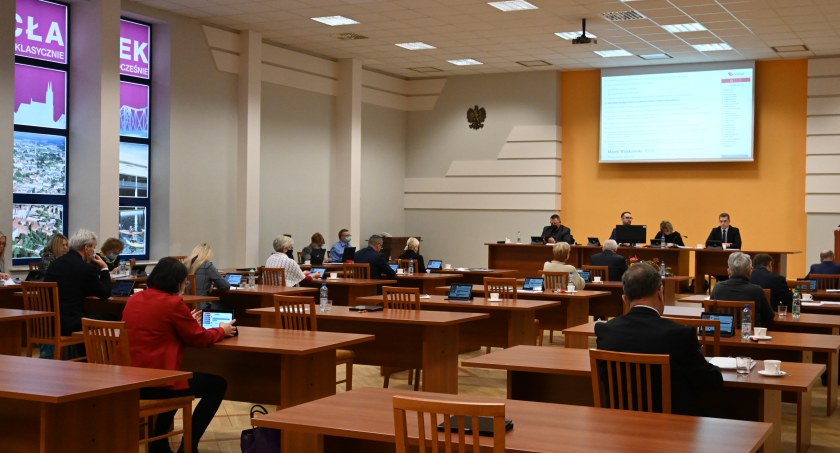 Co z podwyżkami dla nauczycieli i pracowników oświatowych? Radni z Włocławka piszą do Premiera