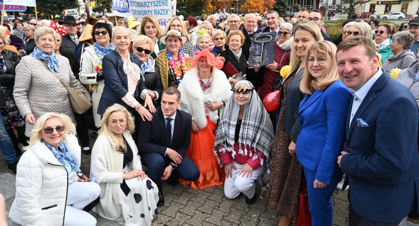 Senioralia 2022 we Włocławku. Seniorzy przejęli klucze do Ratusza