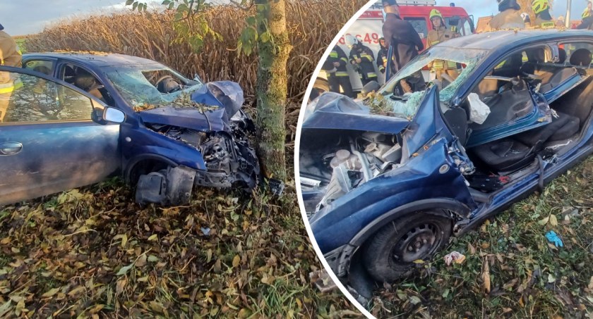 Opel uderzył w drzewo w powiecie włocławskim. Strażacy wydobyli kierowcę z zakleszczonego auta