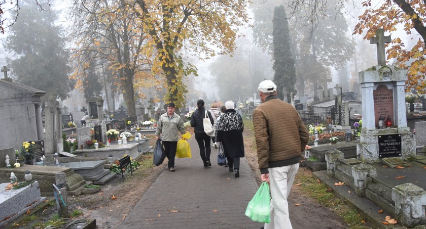 Wszystkich Świętych 2022 Włocławek: Trwają przygotowania do 1 listopada [ZDJĘCIA]